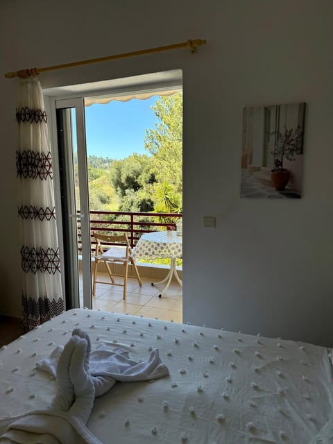 Bed, View (from property/room), Balcony/Terrace, Photo of the whole room, Bedroom, towels