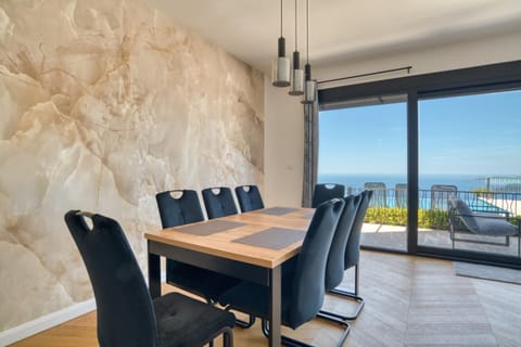 Day, Living room, Seating area, Dining area