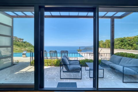 Day, Natural landscape, Balcony/Terrace, Living room, Seating area, Pool view, Swimming pool, sunbed