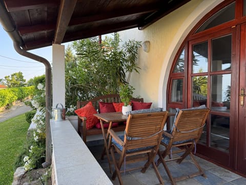 Facade/entrance, Balcony/Terrace