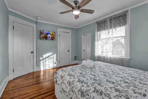 Spacious Niagara Falls Air Conditioning Parking Steam Shower House in Niagara Falls