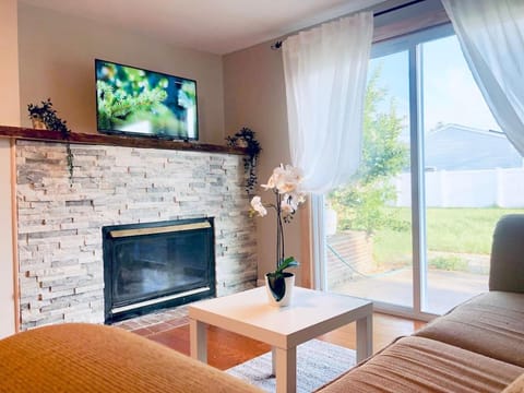 Niagara Falls Quiet Neighborhood Air Conditioning Parking House in Niagara Falls