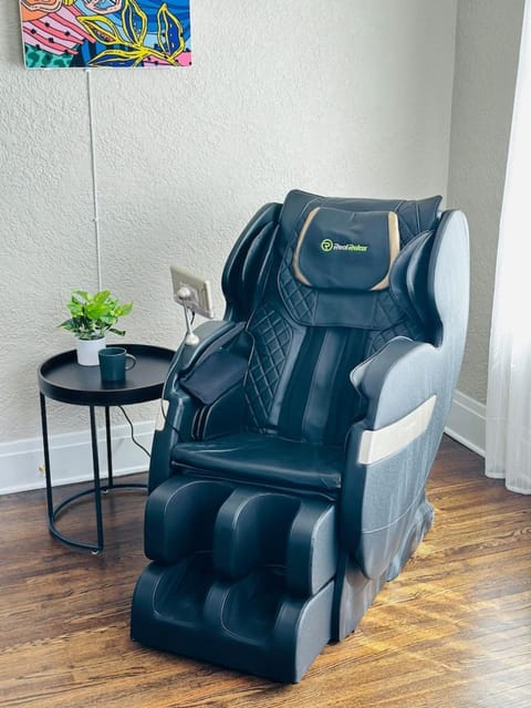 New Close to Falls Beautiful Spacious Parking Air Conditioning House in Niagara Falls