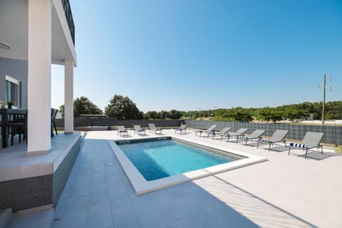 Day, Pool view, Swimming pool, sunbed