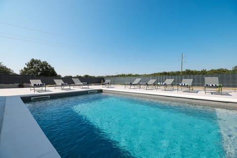 Day, Natural landscape, Pool view, Swimming pool, sunbed