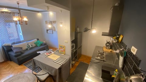 Kitchen or kitchenette, Living room