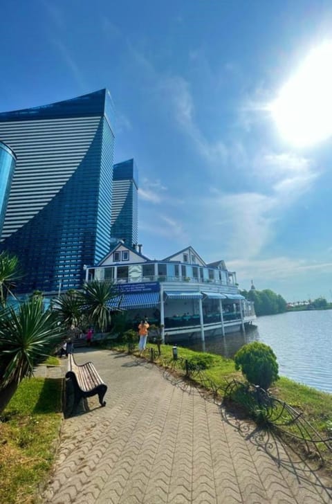 Property building, Restaurant/places to eat, Day, Natural landscape, Lake view, River view, Sea view, Swimming pool, Breakfast, Breakfast