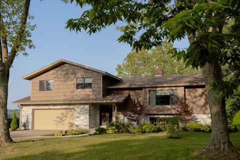 Property building, Garden, Family, Parking