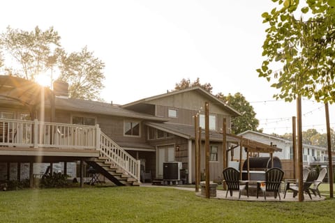 Property building, BBQ facilities, Garden view, Sunrise, furniture