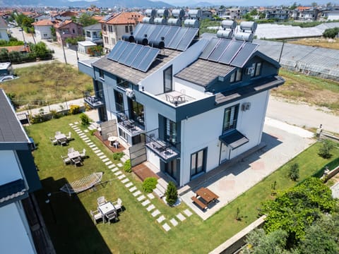 Property building, Neighbourhood, Bird's eye view, Garden, City view, Garden view, Street view