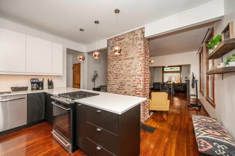 Historic Retreat Gateway House in Bellevue