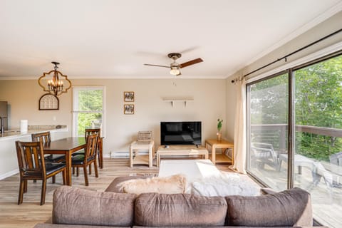 1 Mi to Beech Mtn Club Couples Condo with Views Apartment in Beech Mountain