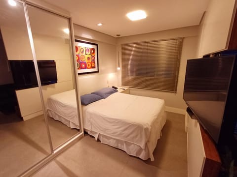 Bed, TV and multimedia, Photo of the whole room, Bedroom, wardrobe