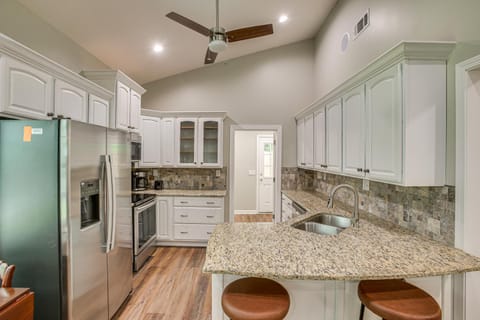 half Mi to Kentucky Downs Franklin Home with Patio! House in Tennessee