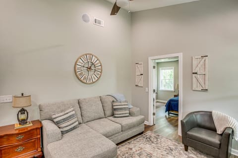 half Mi to Kentucky Downs Franklin Home with Patio! House in Tennessee