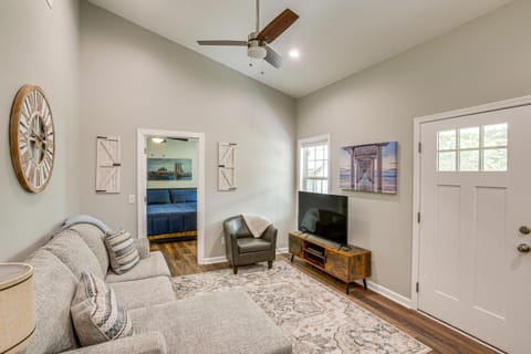 half Mi to Kentucky Downs Franklin Home with Patio! House in Tennessee