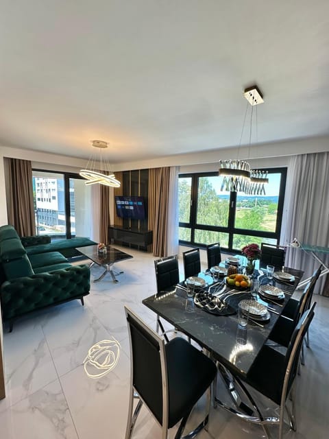 TV and multimedia, Living room, Seating area, Dining area