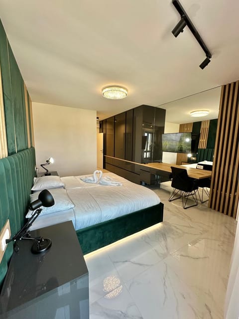 Bed, TV and multimedia, Photo of the whole room, Bedroom, wardrobe