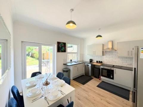 3 Large double bedroom House - Newly Refurbished! House in Southampton