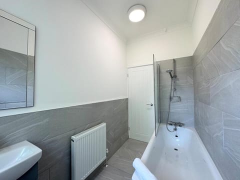 3 Large double bedroom House - Newly Refurbished! House in Southampton