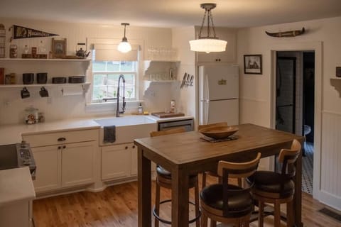 Leipers Fork Village Bungalow with Hot Tub & Firepit House in Tennessee