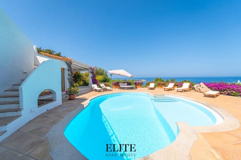 Villa Romazzino con vista mare Villa in Sardinia