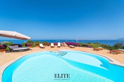 Villa Romazzino con vista mare Villa in Sardinia