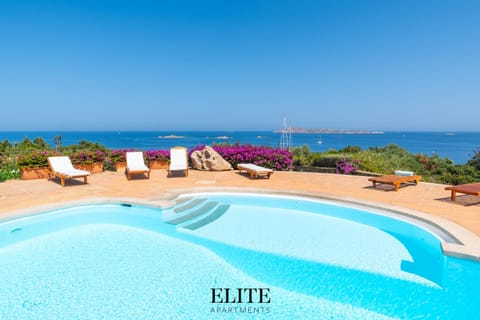 Villa Romazzino con vista mare Villa in Sardinia