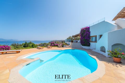 Villa Romazzino con vista mare Villa in Sardinia