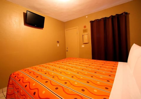 Bed, TV and multimedia, Bedroom