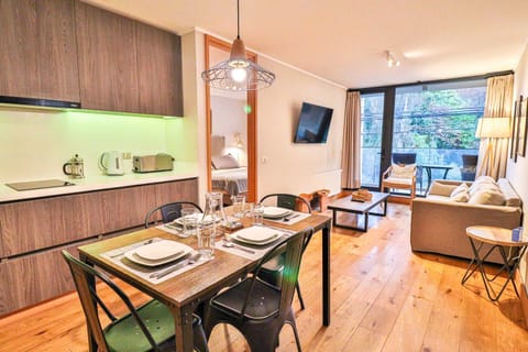 TV and multimedia, Kitchen or kitchenette, Living room, Dining area