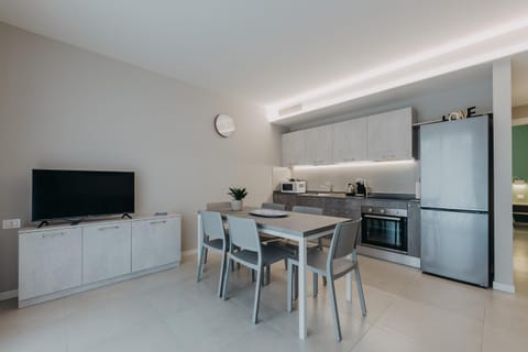 TV and multimedia, Kitchen or kitchenette, Dining area, oven