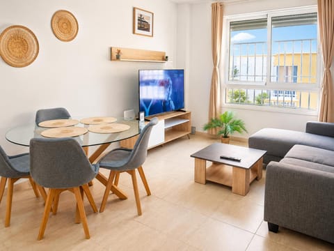 TV and multimedia, Living room, Seating area, Dining area, Evening entertainment