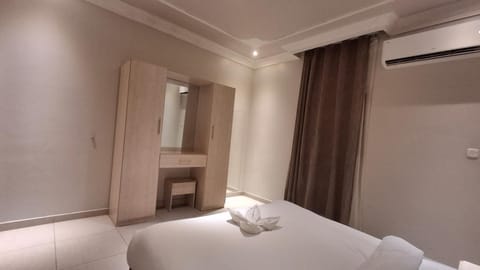 Bed, Bedroom, towels, wardrobe