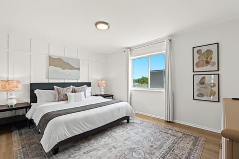 Cozy 1BR Retreat with King Bed in Royal Oak Apartment in Royal Oak