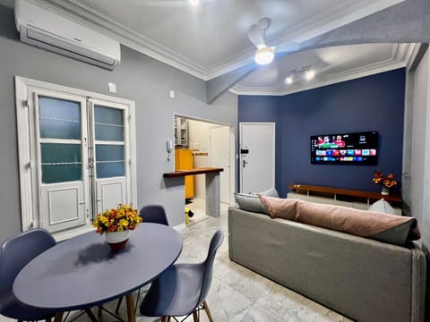 TV and multimedia, Living room, Seating area, air conditioner