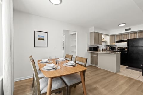 Charming 1BR Upper-Flat Unit in Royal Oak Apartment in Royal Oak