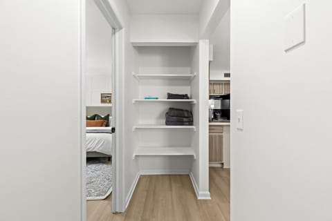 Charming 1BR Upper-Flat Unit in Royal Oak Apartment in Royal Oak