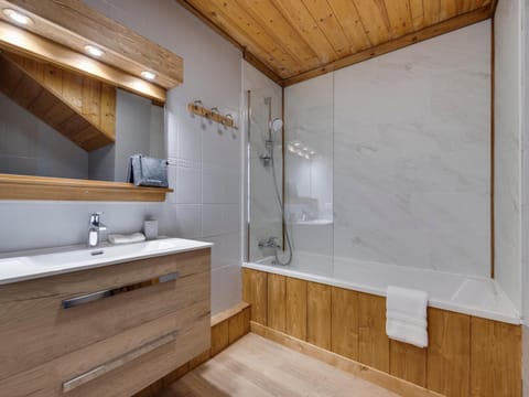 Triplex moderne 120m², sud, 4 chambres, parking, wifi, 2 terrasses à La Rosière - FR-1-690-34 Apartment in Montvalezan