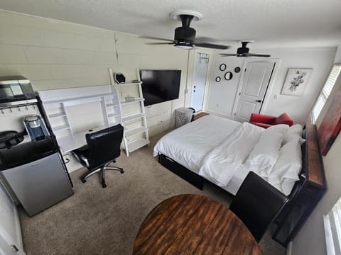 Bed, TV and multimedia, Kitchen or kitchenette