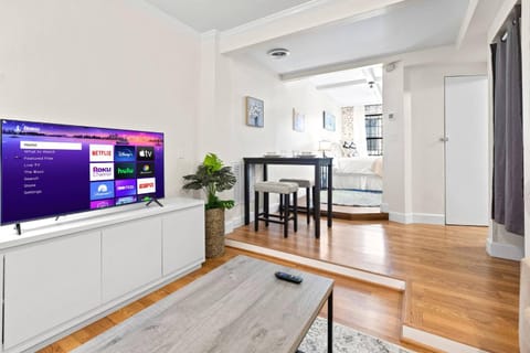 TV and multimedia, Living room, Seating area, Dining area, Bedroom
