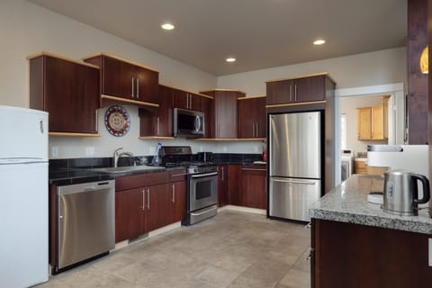 6BR - 6 King Beds - EV - 10min Downtown House in Bend