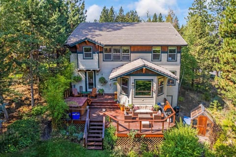 Hot-Tub - Prime Location - Spacious 4BDR - Pets OK House in Bend