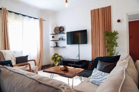 Communal lounge/ TV room, TV and multimedia, Living room, Seating area, Evening entertainment