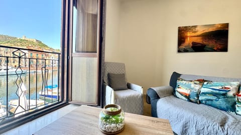 View (from property/room), Balcony/Terrace, Living room, Photo of the whole room, Seating area, Dining area