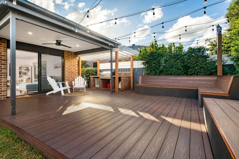Property building, Day, Garden