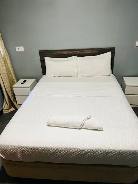 Bed, Photo of the whole room, Bedroom, towels