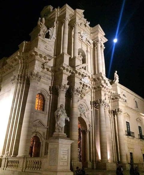 Nearby landmark, Night, Place of worship