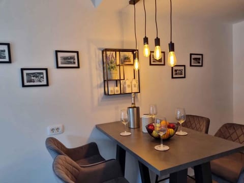 Summer, Dining area