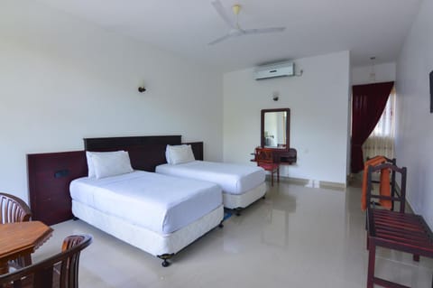 Bed, Photo of the whole room, Bedroom, air conditioner